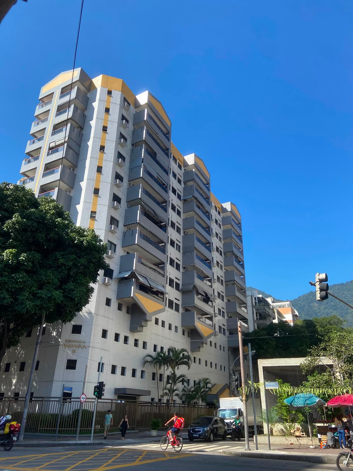 Apartamento 3 quartos, suite, varanda, do lado do metrô Uruguai